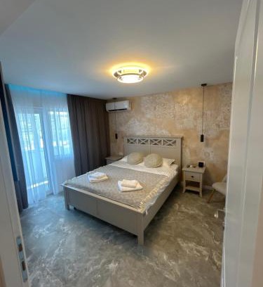 Curtea De Arges Apartment | Discover Studio Ermanos: Family-Friendly Retreat with Top Ratings