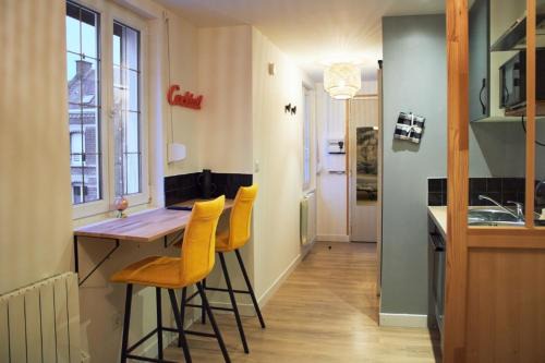 Sainte-Anne - Faubourg Noyon Apartment | Budget-Friendly Studio Evasion with Spa & Family Amenities
