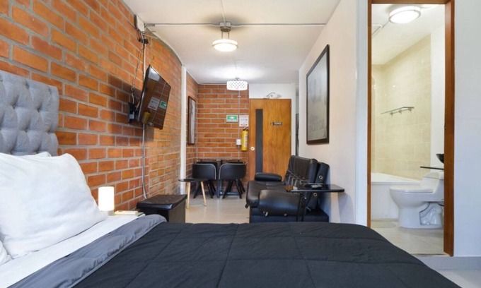 Patio Bonito Apartment | Relaxing Studio Exito with Hot Tub and Spa Amenities