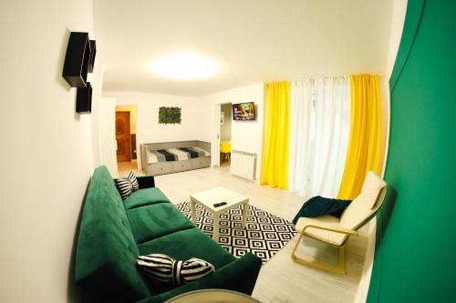 Toplita Apartment | Guest Rated Studio F13: Family-Friendly with Kitchen Access