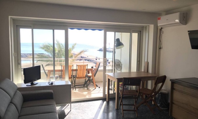Le Grau-Du-Roi Apartment | Oceanfront Studio with Terrace and Beach Access in Grau-du-Roi