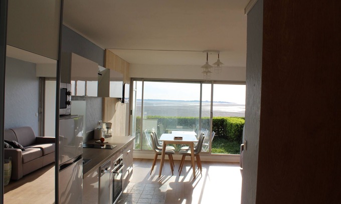 Le Crotoy Apartment | Oceanfront Studio with Bay Views and Top-Rated Amenities
