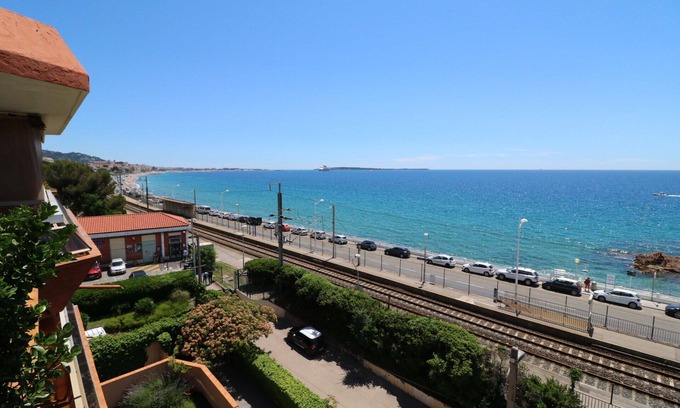 Cannes La Bocca Apartment | Oceanfront Studio with Panoramic Views & Beach Access