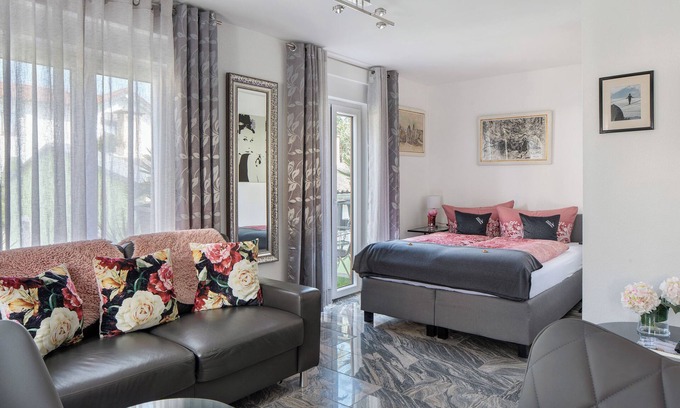 Breisach Apartment | Studio 'Falko' with Shared Terrace, Balcony and Wi-Fi