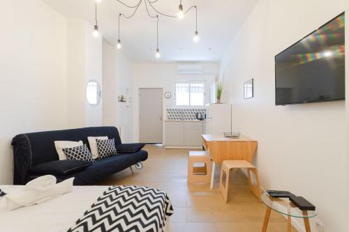 4th Arrondissement Apartment | Cozy Studio at MaisonMars - Family-Friendly with Parking