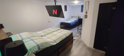 Ostrach Apartment | Child-Friendly Studio Ferienwohnung Untergeschoss Awaits