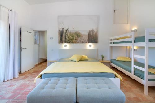 Moncarapacho e Fuseta Apartment | Family-Friendly Retreat at Studio Figueira Awaits You