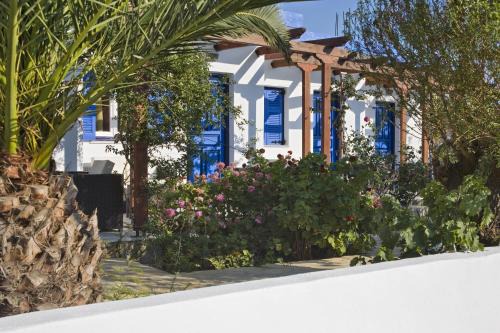 Lipsoi Apartment | Welcoming Studio Filoxenia: Guest Rated 8.5/10 & Family-Friendly