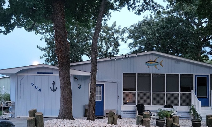 Garden City Apartment | Premier Studio with Ocean View & Hot Tub - 10/10 Rating