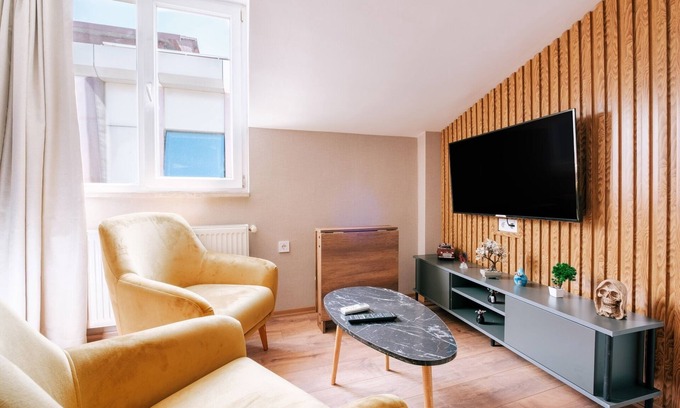 Yakuplu Apartment | Convenient Studio Flat Steps from Metro and Marmara Park