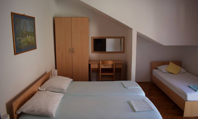 Sveti Filip i Jakov Apartment | Cozy Studio Flat with Ocean View in Sveti Filip i Jakov