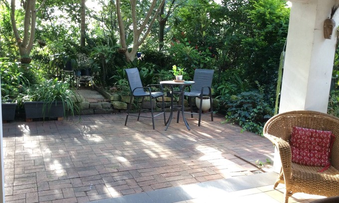 Mangerton Apartment | Cozy Studio Flat in Leafy Suburb Near the City