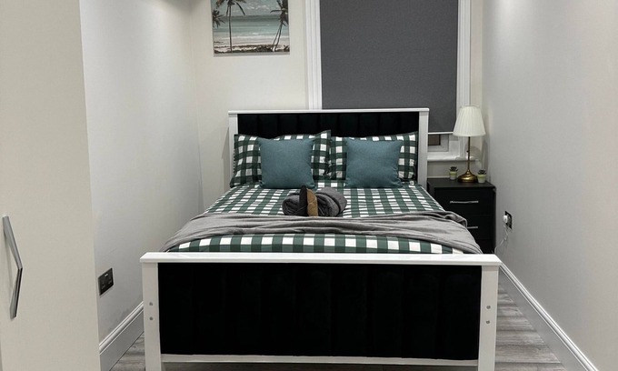 Ealing Apartment | Cozy Studio Flat in London with Family-Friendly Amenities