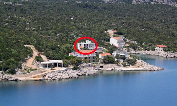 Pokrivenik Apartment | Oceanfront Studio Flat Near Beach at Cove Pokrivenik, Hvar