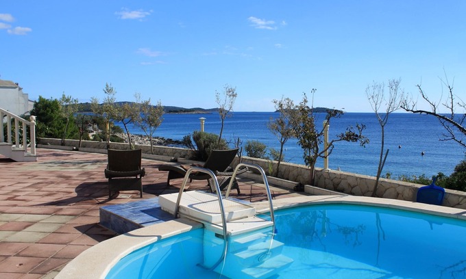 Rogoznica Apartment | Beachside Studio Flat with Ocean View in Rogoznica