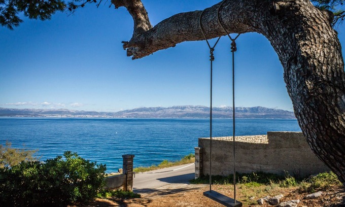 Stomorska Apartment | Beachside Studio Flat in Stomorska, Šolta - 9.8/10 Rating