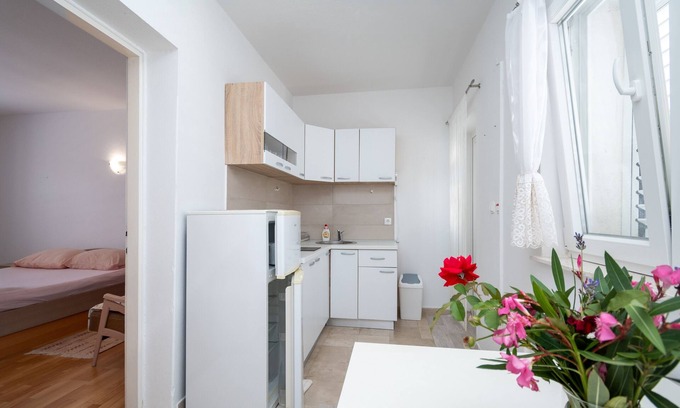 Stara Novalja Apartment | Studio flat near beach Stara Novalja, Pag (AS-9725-a)