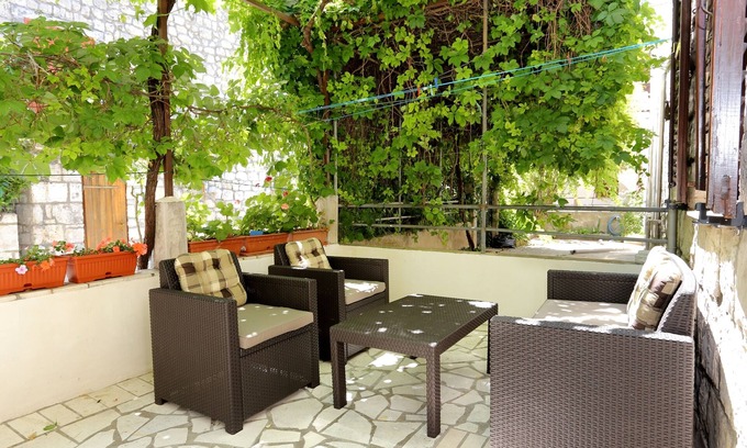 Trstenik Apartment | Beachside Studio Flat with Ocean View in Trstenik