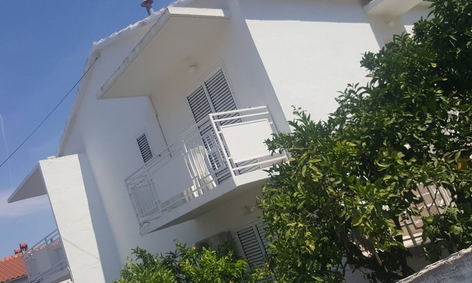 Krizna luka Apartment | Oceanfront Studio Flat with Balcony & Sea View in Hvar