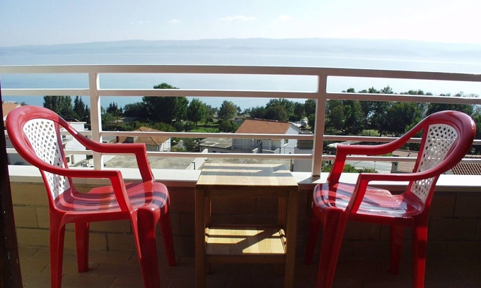 Duce Apartment | Seaside Studio Flat with Balcony in Duće, Omiš - 10/10 Rating
