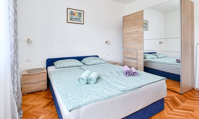 Rab Town Apartment | Cozy Studio Flat with Balcony and Ocean View in Rab