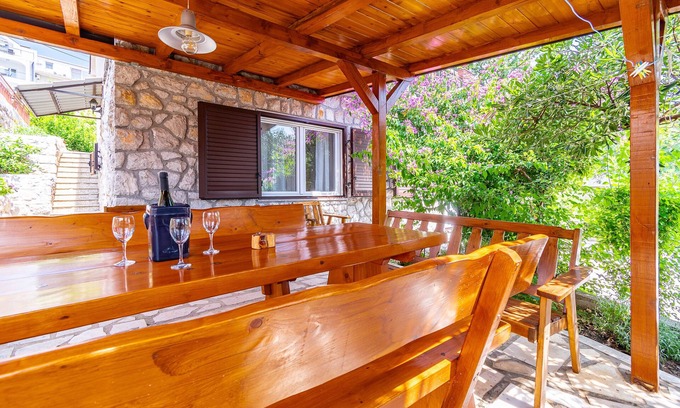 Selce Apartment | Pet-Friendly Studio Flat with Terrace and Ocean View