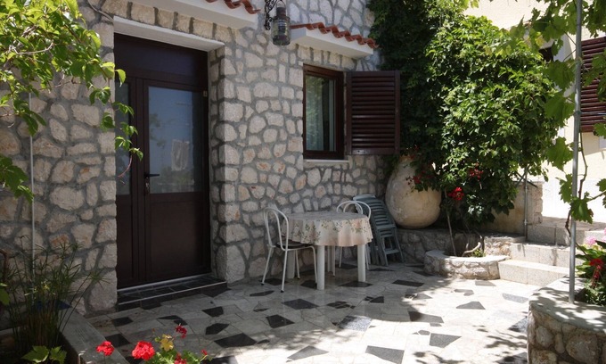 Cove Murtar Apartment | Idyllic Sea View Studio Flat with Terrace in Mali Lošinj