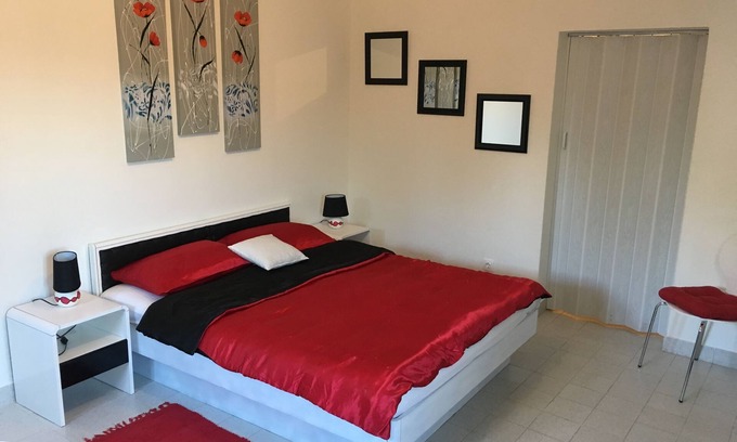 Cove Murtar Apartment | Oceanfront Studio Flat with Terrace & Top Guest Rating