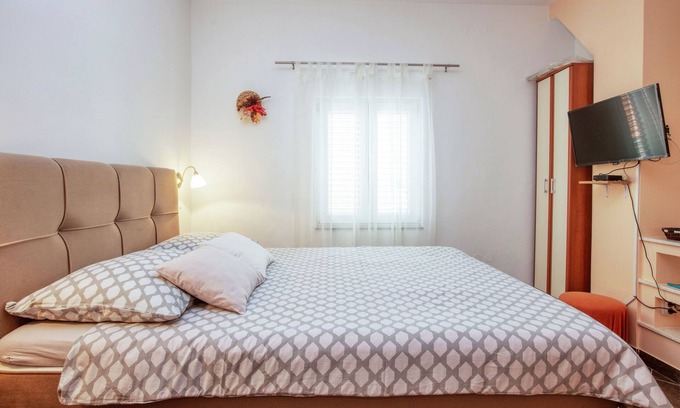 Pirovac Apartment | Oceanfront Studio Flat with Terrace in Pirovac, Šibenik