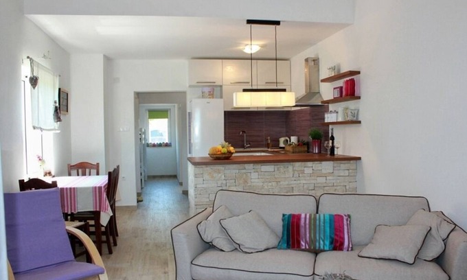 Zdrelac Apartment | Seaside Studio Flat with Terrace and 10/10 Guest Rating