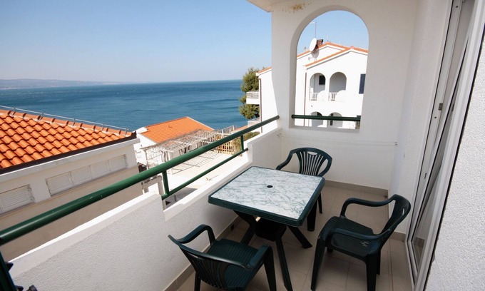 Tice Apartment | Seaside Studio Flat with Terrace in Balića Rat, Omiš