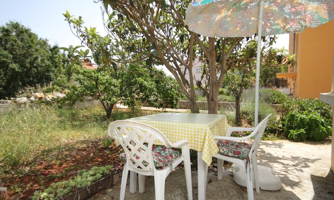 Bozava Apartment | Cozy Studio Flat with Terrace & Ocean View in Božava