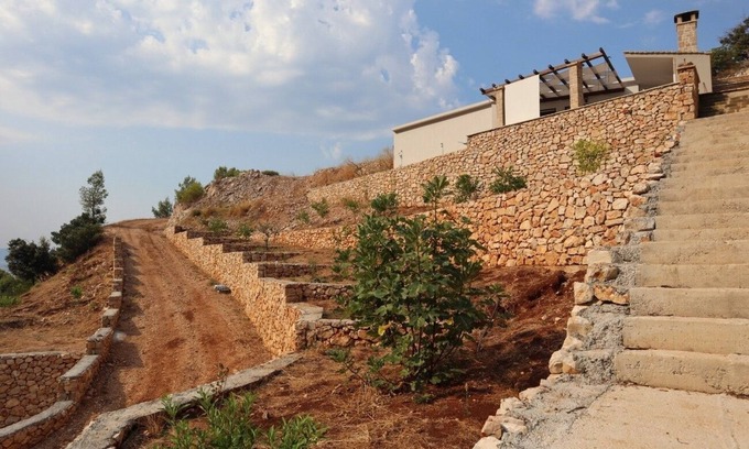 Gdinj Apartment | Oceanview Studio Flat with Terrace in Hvar, Cove Medvidina