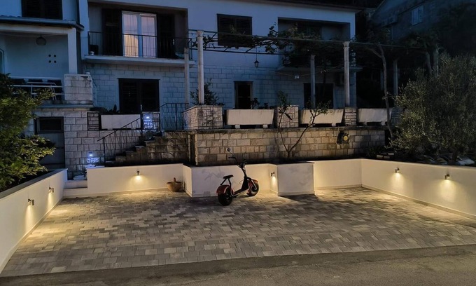 Trpanj Apartment | Oceanfront Studio Flat with Terrace in Trpanj, Pelješac