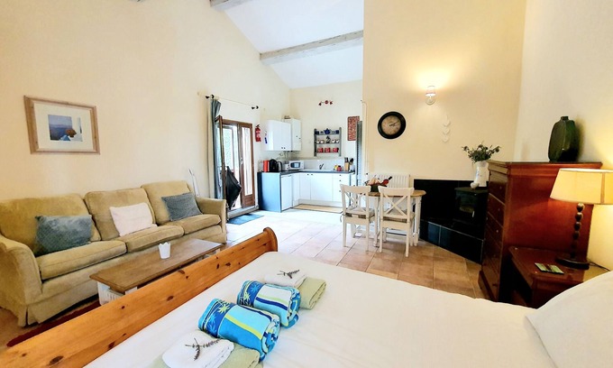 Razac-d'Eymet Apartment | Cozy Studio with Ocean View and Pool Access for Two