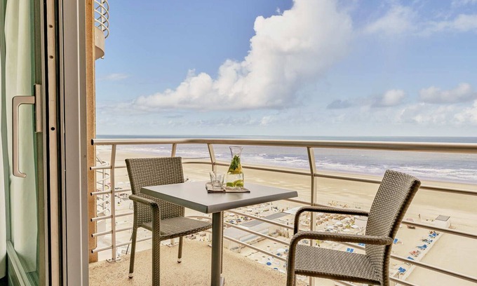 Blankenberge Apartment | Sea View Studio for 2 with Balcony & Great Amenities