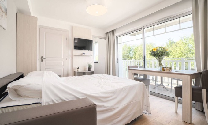 Bray-Dunes House | Cozy Studio for 4 with Balcony and Pet-Friendly Perks