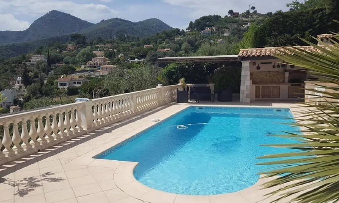 Saint-Andre-de-la-Roche Apartment | Discover Appartement Les Oliviers with Private Terrace & Pool