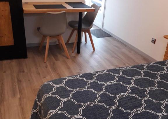 Saint-Jacques-sur-Darnetal Apartment | Cozy Studio on First Floor in Private Home - Child Friendly