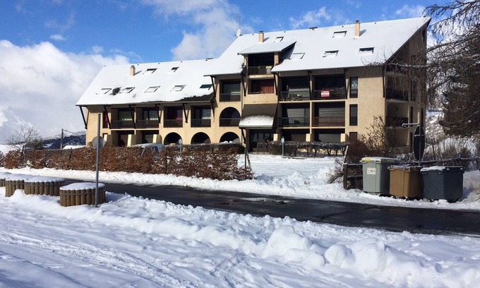 Saint-Leger-les-Melezes Apartment | Studio at the foot of the slopes