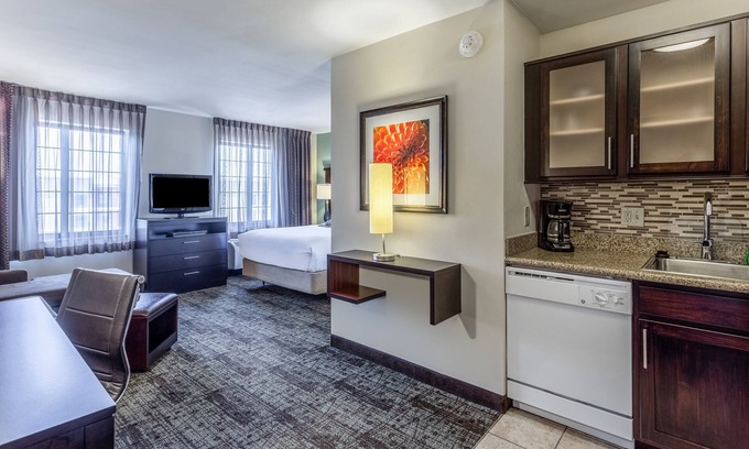 Davenport Apartment | Cozy Studio with Free Breakfast & Relaxing Hot Tub