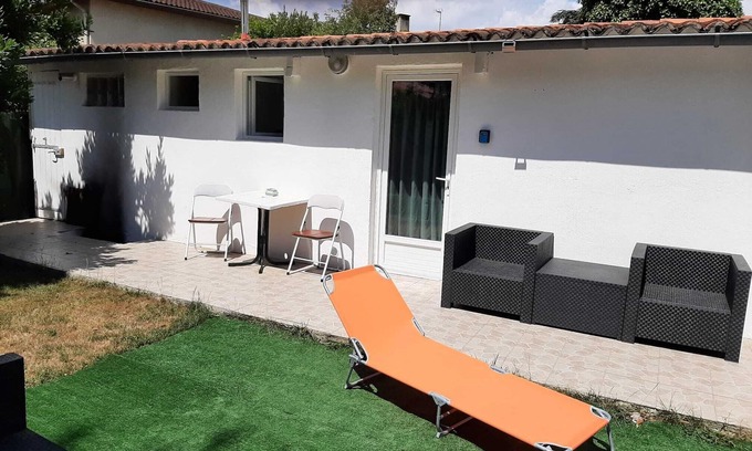 Castres Apartment | Tranquil Studio with Garden & WiFi Near City Center