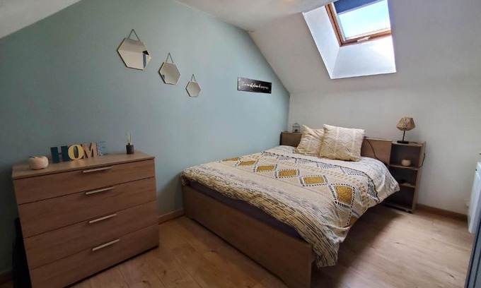Le Creusot Apartment | Cozy Studio Grand Lit 160 with Free WiFi and Pet-Friendly