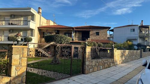 Nea Moudania Apartment | Charming Studio Greek Mansion with Oceanfront Views