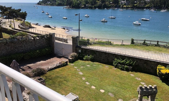 Benodet Apartment | Riverside Studio with Oceanfront Views and Spa Amenities