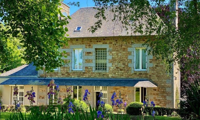 Isigny-le-Buat House | Oceanfront Studio Gypsy: Guest Rated 9.1 with Breakfast & View