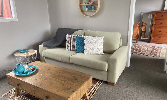 Raglan Apartment | Ideally Located Studio with Ocean View and Spa Amenities