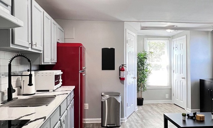 Camden Apartment | Cozy Studio Hideout: Pet and Child Friendly Retreat