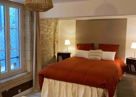 Centre Ancien Apartment | Child-Friendly Studio in Heart of Caen - Rated 8.9/10
