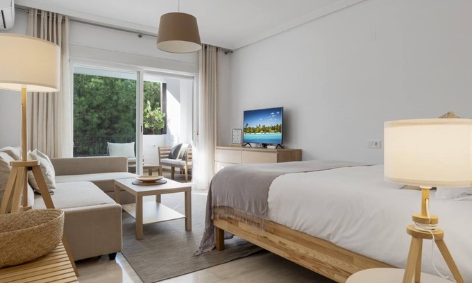 Puerto Banus Apartment | Elegant Studio in Medina Garden - Perfect for Your Getaway